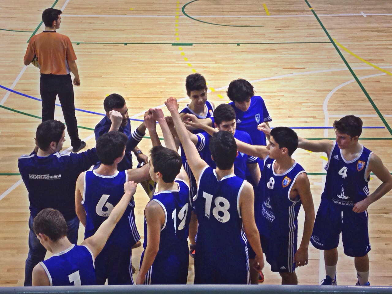 EL JM1B GUANYA CÒMODAMENT AL CALAFELL