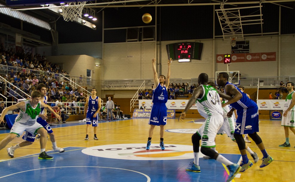 FERRAN TORRES SIGNA LA SEVA RENOVACIÓ AMB EL CBT