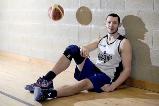 EL CBT TANCA LA PLANTILLA AMB ALI FRASER