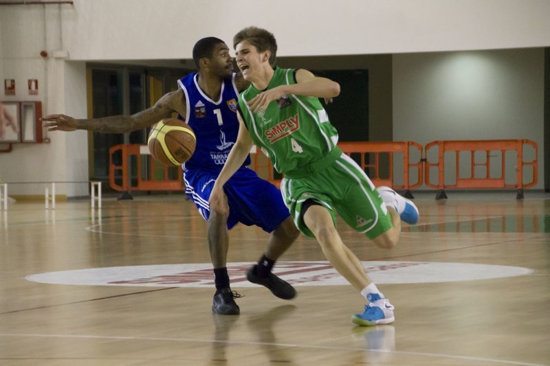 DIARI DE TARRAGONA: Trabajado triunfo del CBT ante el Olivar (74-75)