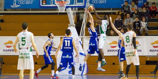 Mesa-taponando a Nkaloulou