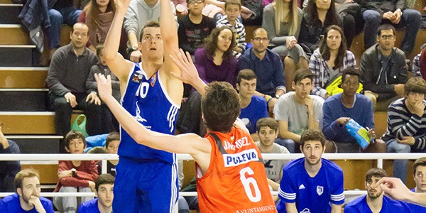 56 Salvo lanzando ante Hernandez