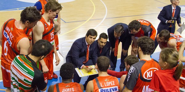 59 Tamayo explicando una jugada