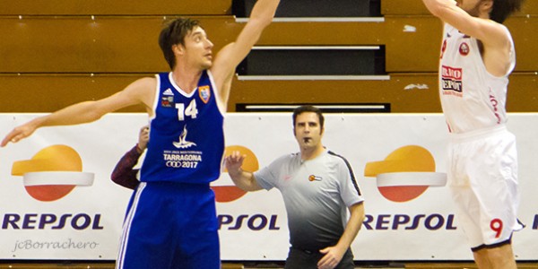 Lobato lanzando ante Ferran