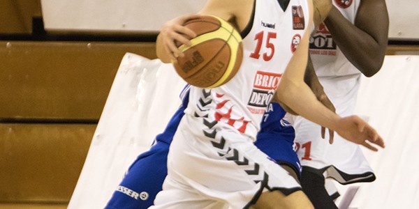 Pablo Perez entrando tras el bloqueo de Rowell