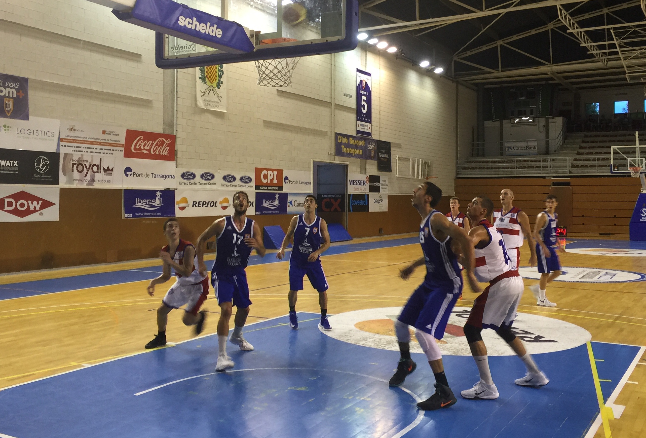 VICTÒRIA DAVANT DEL CB VALLS