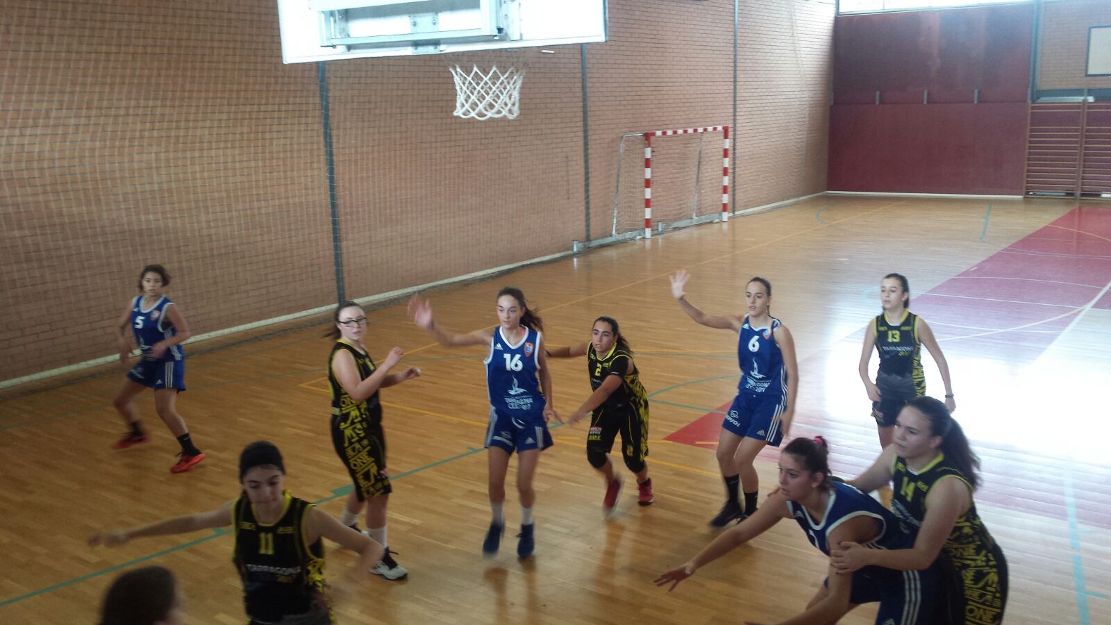 CLARA VICTÒRIA DEL CFB DAVANT DEL ADT