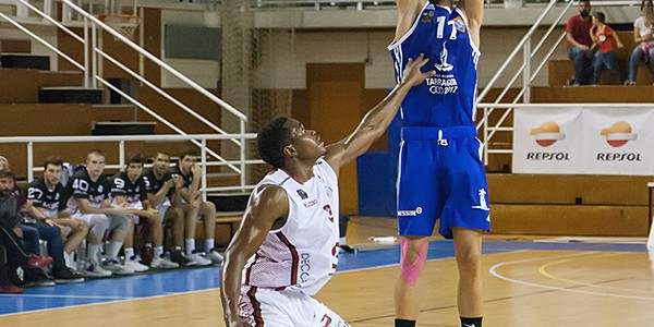 lanzamiento-triple-de-marc-gimenez-frente-a-kenneth-aoro