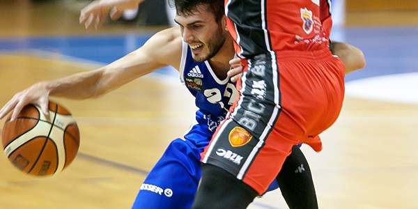 adrian-fuentes-defendiendo-a-xavi-hernandez