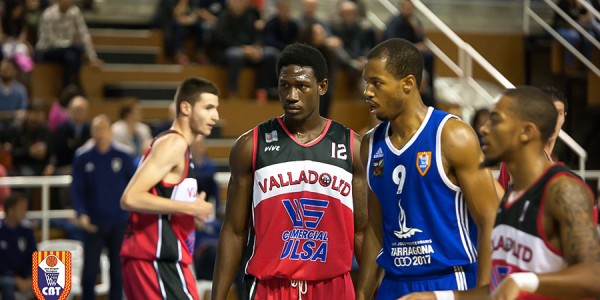 boubacar-y-orion-a-la-espera-de-un-saque-de-fondo