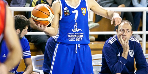 david-fernandez-en-un-saque-de-banda