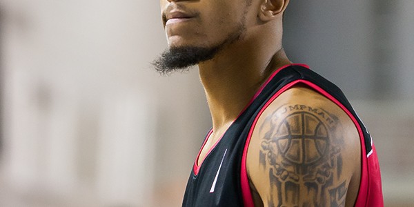 henri-raunaldo-observando-el-marcador-con-resignacion