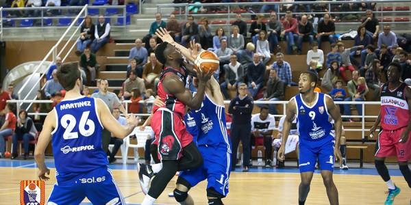 nil-sabata-defendiendo-a-rowell-anton