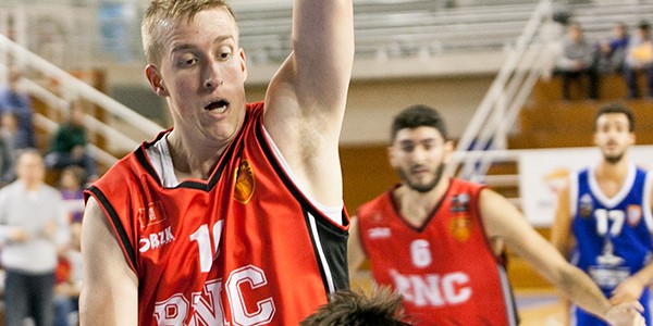 defensa-de-kevin-bleeker-a-ferran-torres