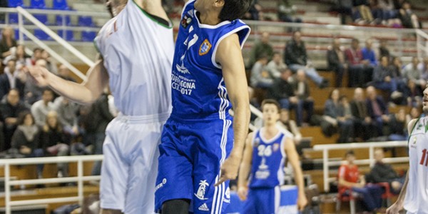 diego-gallardo-lanzando-una-bombita-frente-a-david-iriarte