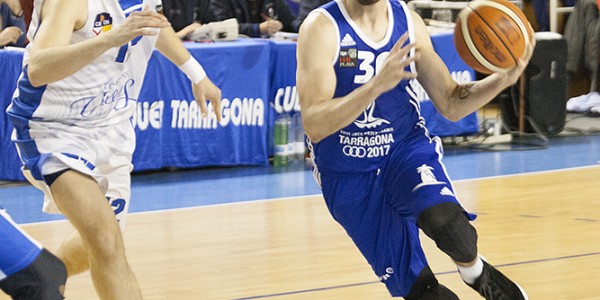 Jose Luis Gonzalez entrando ante Alejandro Reina