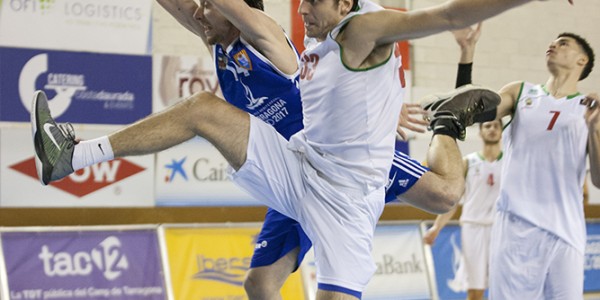 personal-de-orellana-sobre-ferran-torres