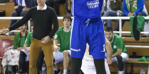 tiro-exterior-de-dani-martinez-sin-oposicion