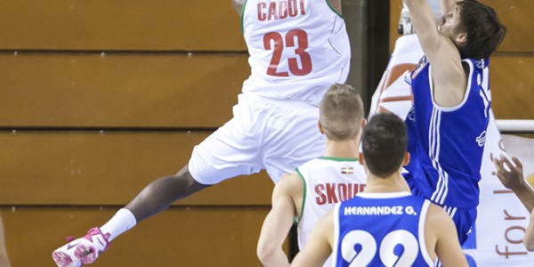 torres-defendiendo-la-entrada-de-jean-rony-cadot