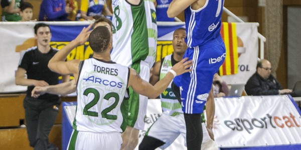 Bombita de Diego Gallardo ante el giganton Ragnar