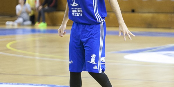 Diego Gallardo despues de otro triple