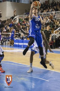 Entrada de Jose Luis Gonzalez ante Sekou