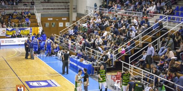 Estado de las gradas den el descanso