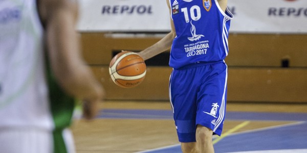 Oriol Besora ordenando jugada