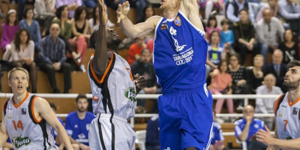 Bandeja de Ferran Torres ante Olajide