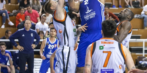 Bandeja de Salim Kone ante Tyler Ostrom