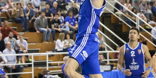 Contraataque y mate al aro de Dani Martinez