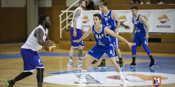 Dani Martinez defendiendo