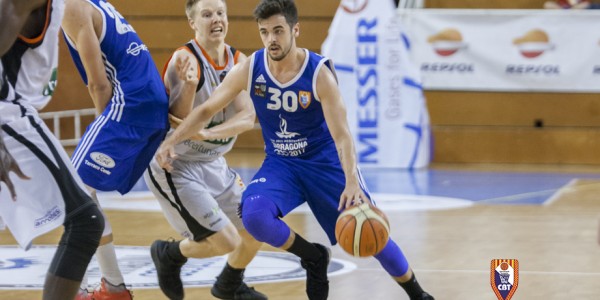 Jose Luis Gonzalez aprovechando un bloqueo de Nil