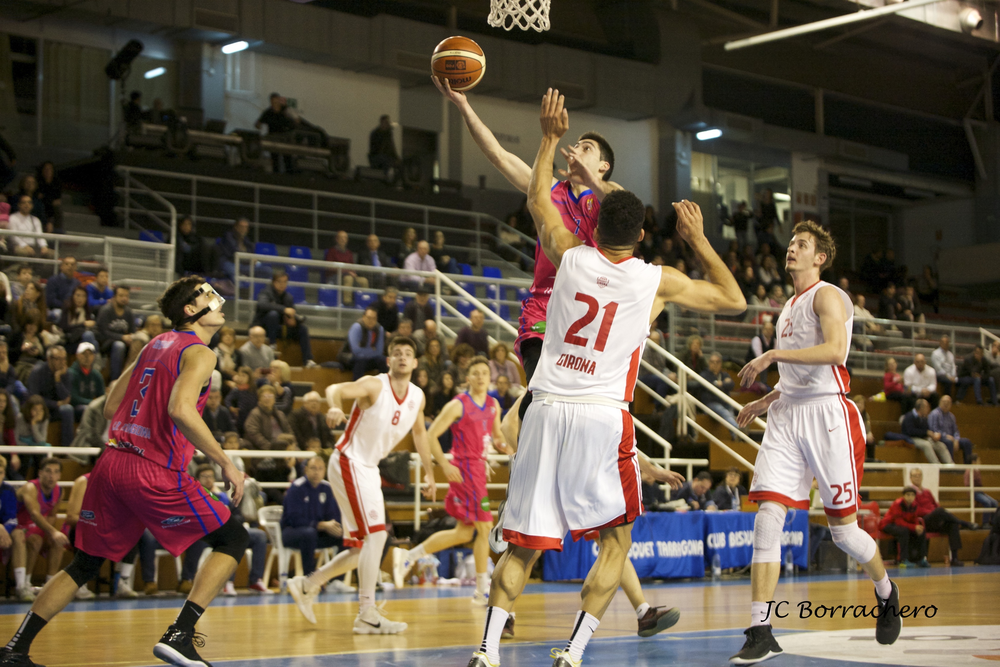 BÀSQUET GIRONA S’EMPORTA LA VICTÒRIA AL SERRALLO