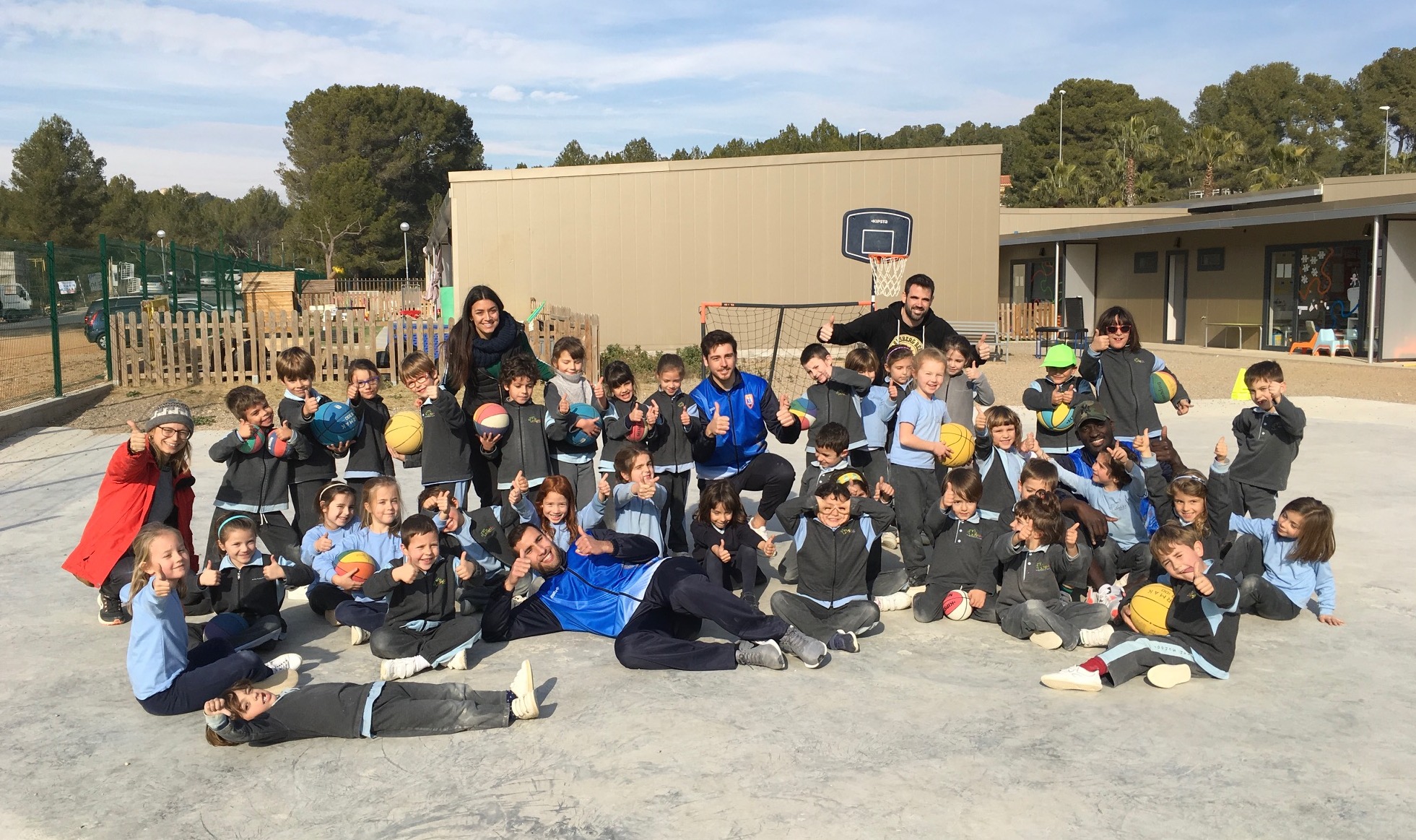 ELS JUGADORS DE L’IBERSOL CBT VISITEN LA JIGSAW BRITISH SCHOOL