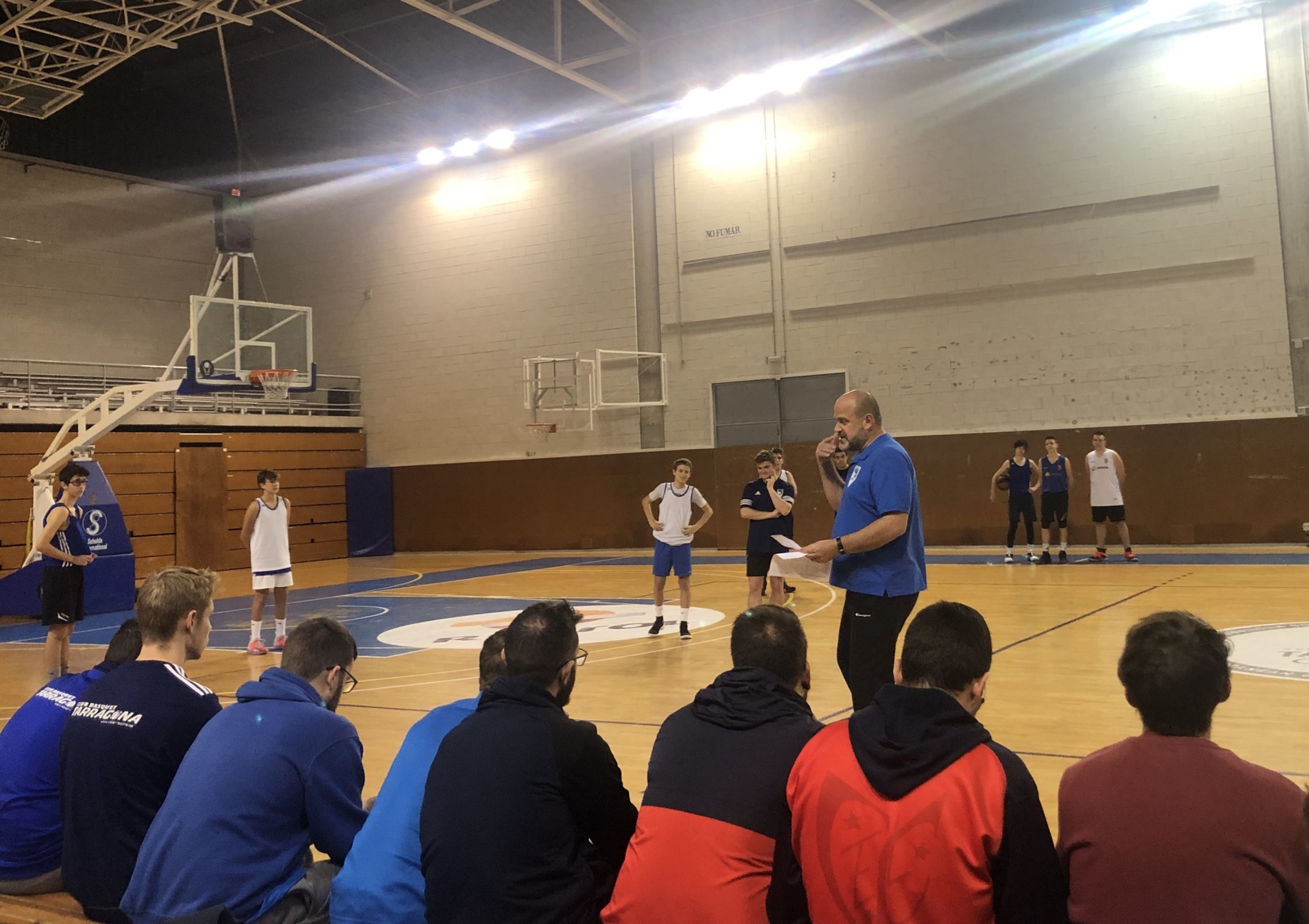 CBT I EL CARME BÀSQUET IMPARTEIXEN UN CLÍNIC SOBRE DEFENSA