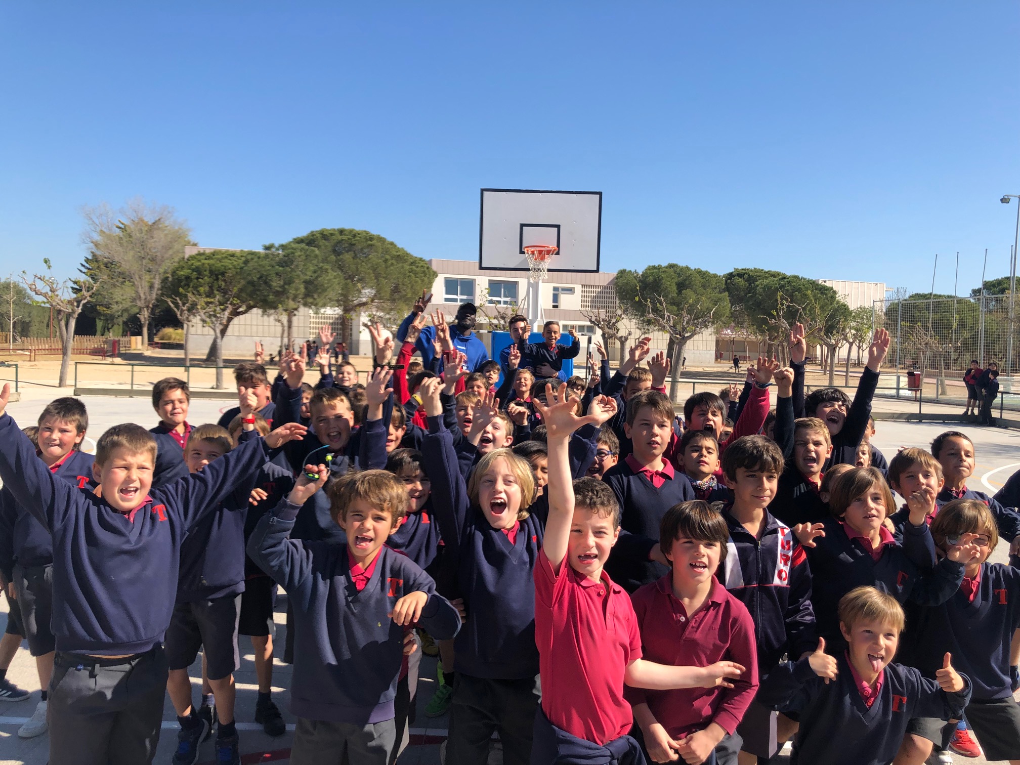 EL CBT APROPA EL BÀSQUET AL COL·LEGI TURÓ