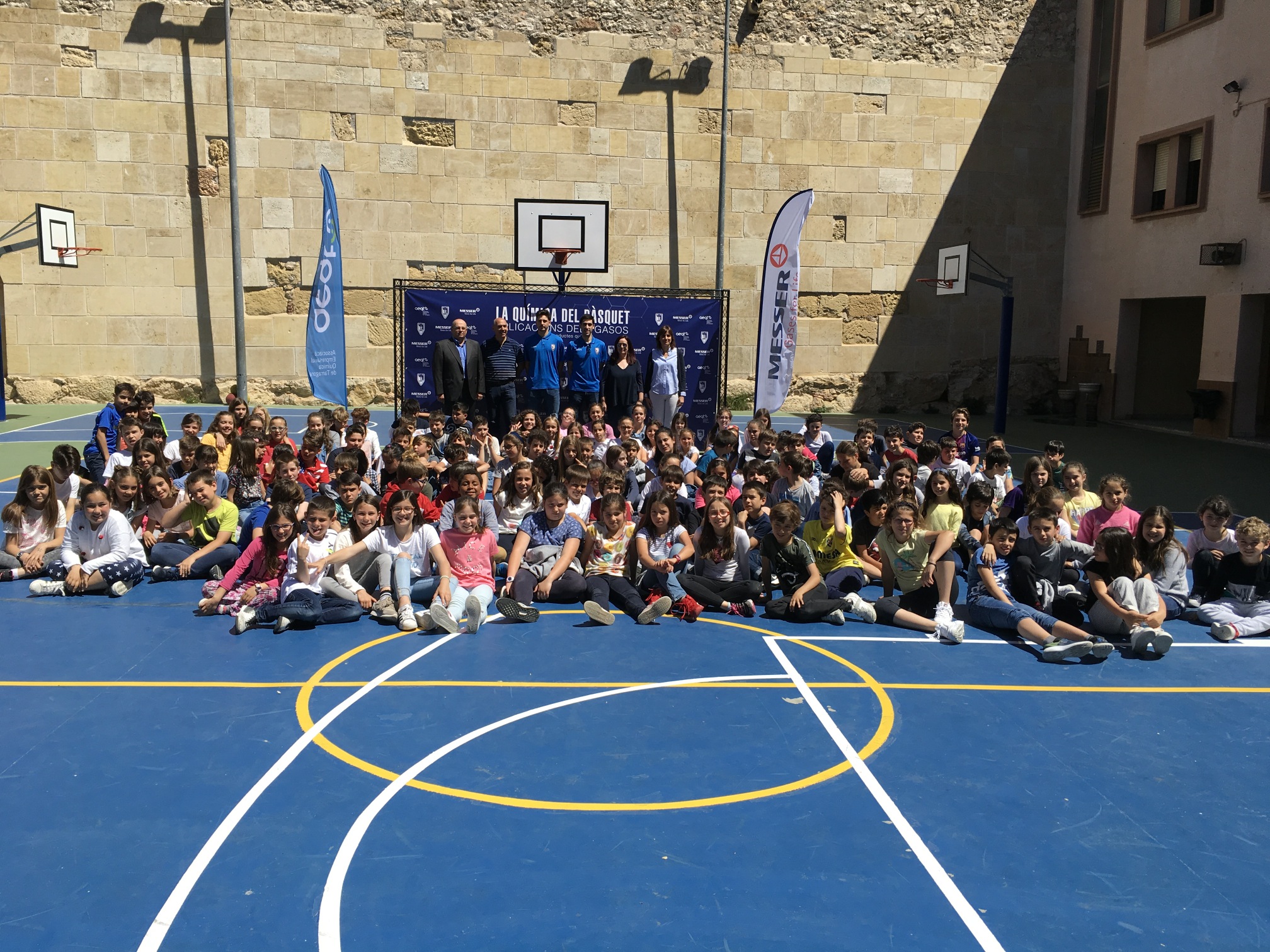 AEQT, MESSER I CBT APROPEN “LA QUÍMICA DEL BÀSQUET” A LES ESCOLES