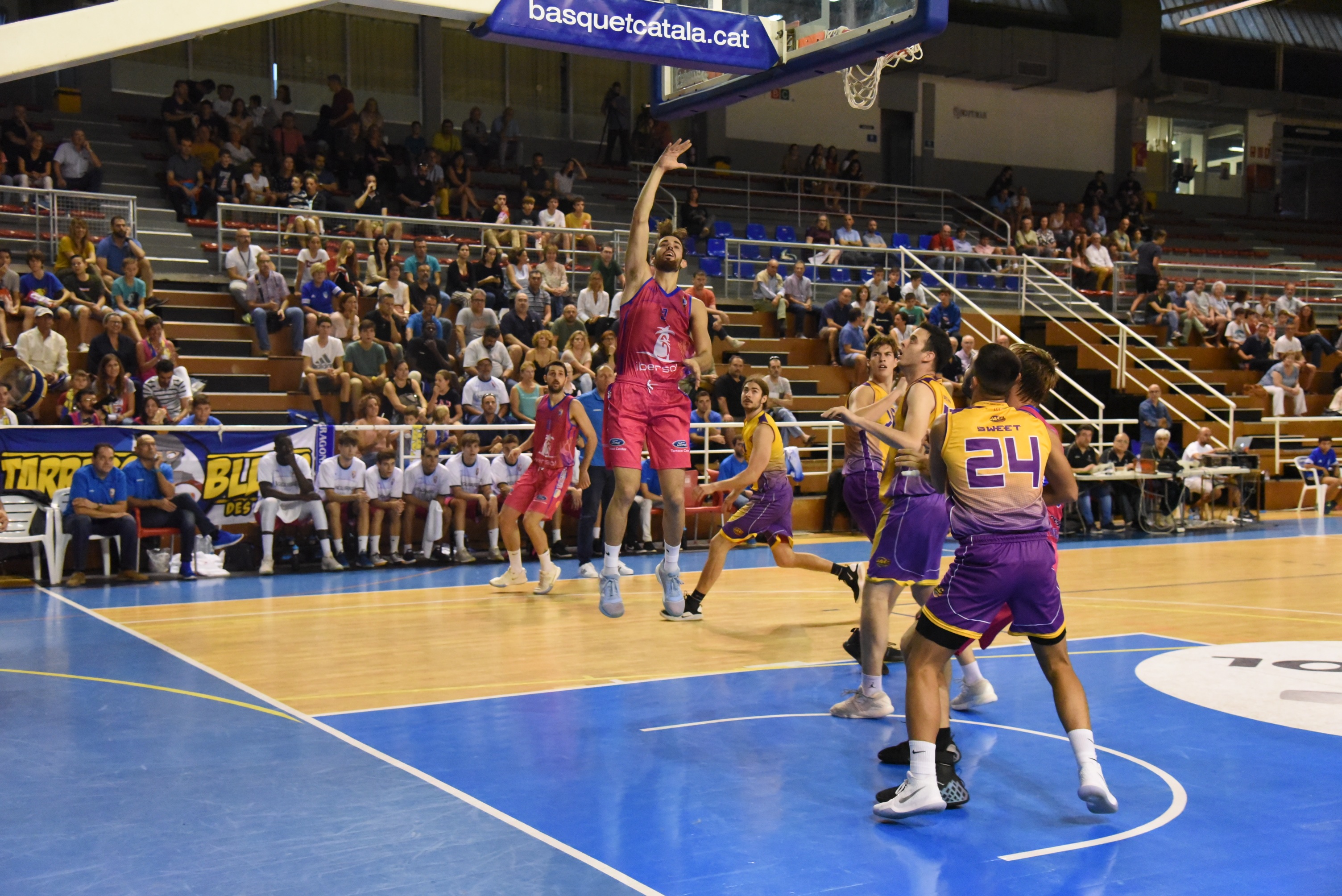 QUARTA VICTÒRIA EN QUATRE PARTITS