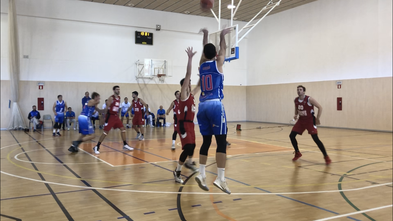 VICTÒRIA BLAVA EN UN PARTIT COMPETIT