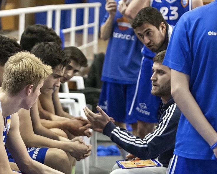 Entrevista a Fernando Arias: “és un estímul tenir jugadors amb projecció  i ajudar en la seva millora, tant a nivell esportiu com humà”
