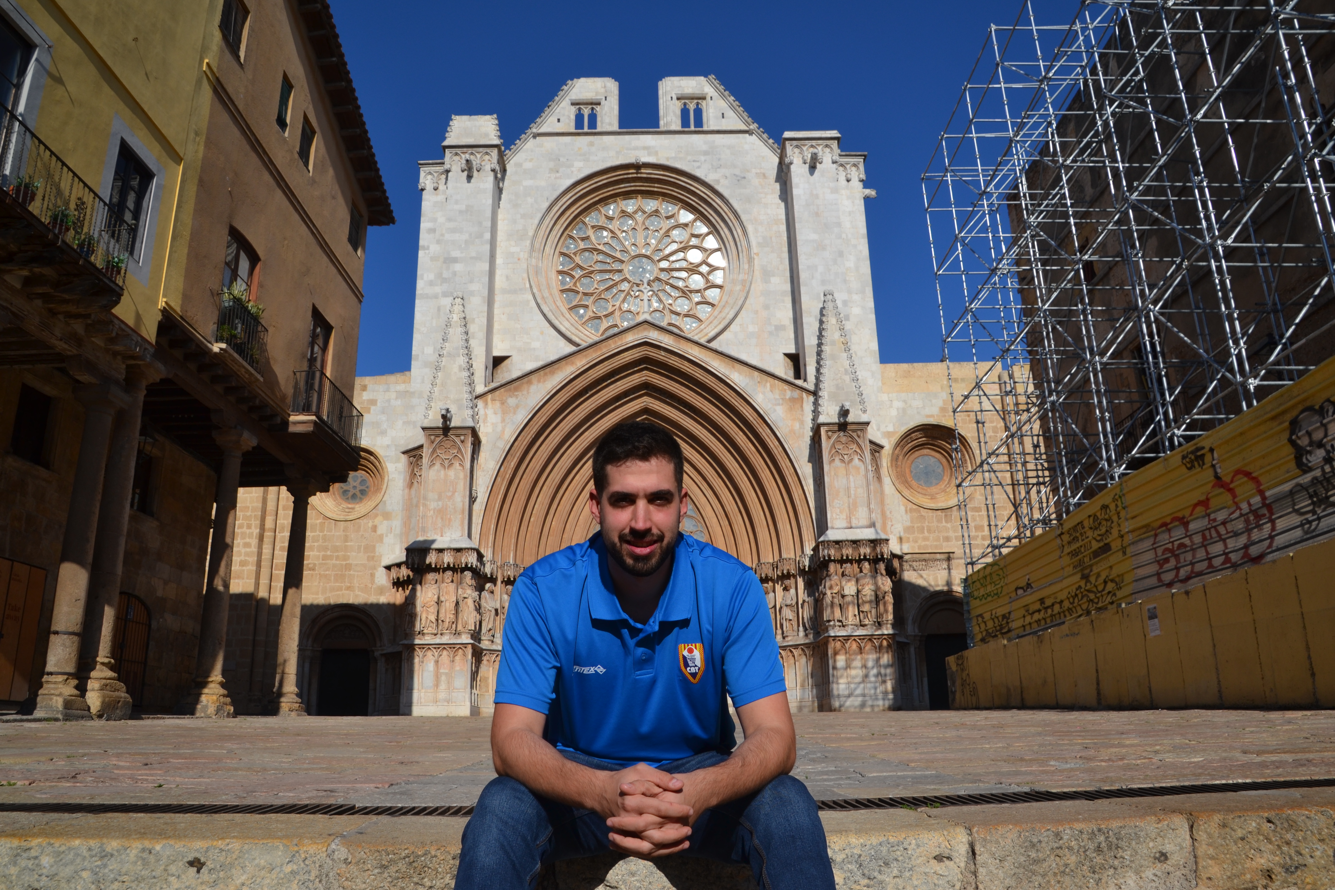 Entrevista a Angel Rojas: “deixar que els jugadors desenvolupin la seva creativitat i acceptar que cometran errors és fonamental pel seu procés formatiu”