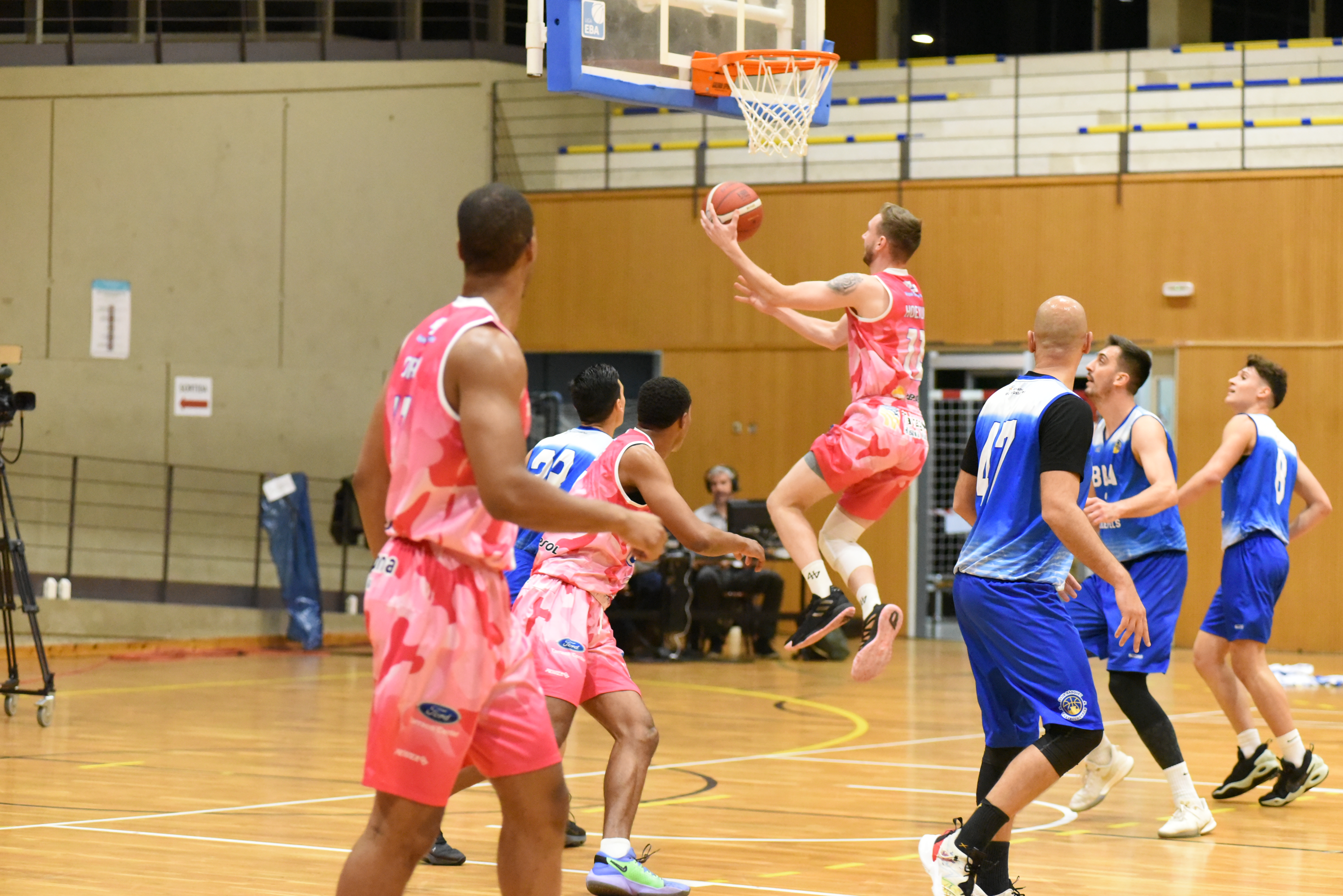 LA PRIMERA DERROTA ARRIBA A CASTELLDEFELS (67-55)