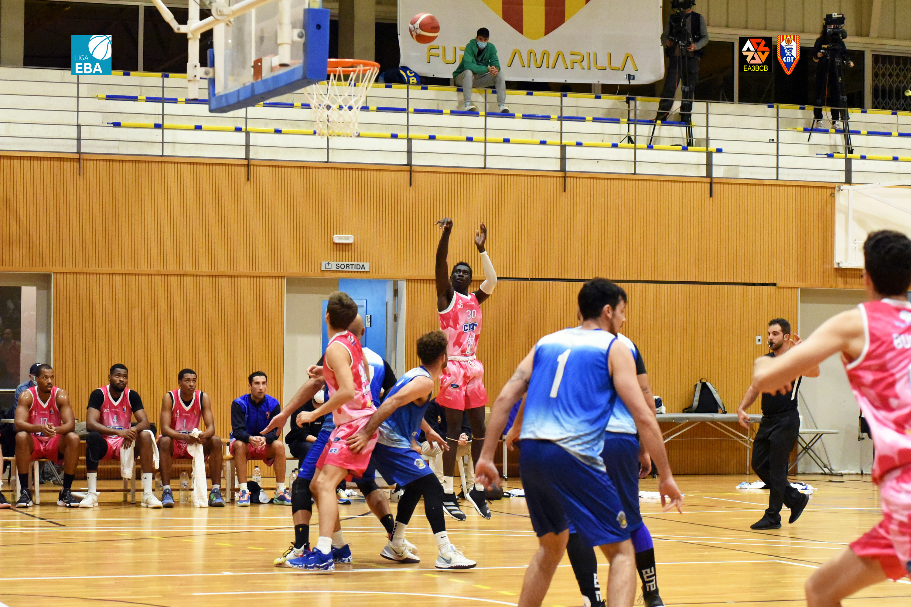 DUEL PER LA PART ALTA DAVANT EL BBA CASTELLDEFELS